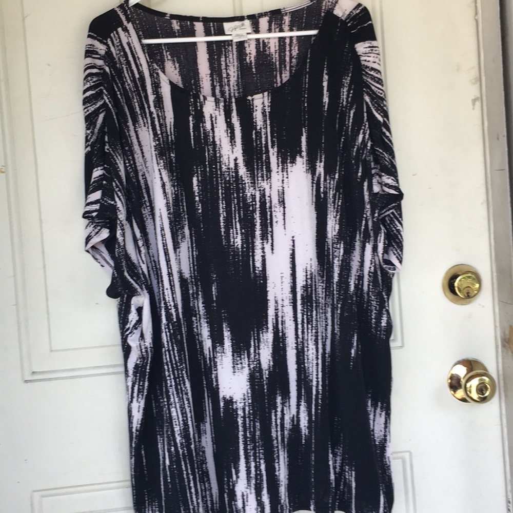 Cool summer plus size top.